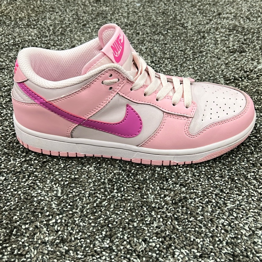 Women’s Triple Pink Nike Dunks